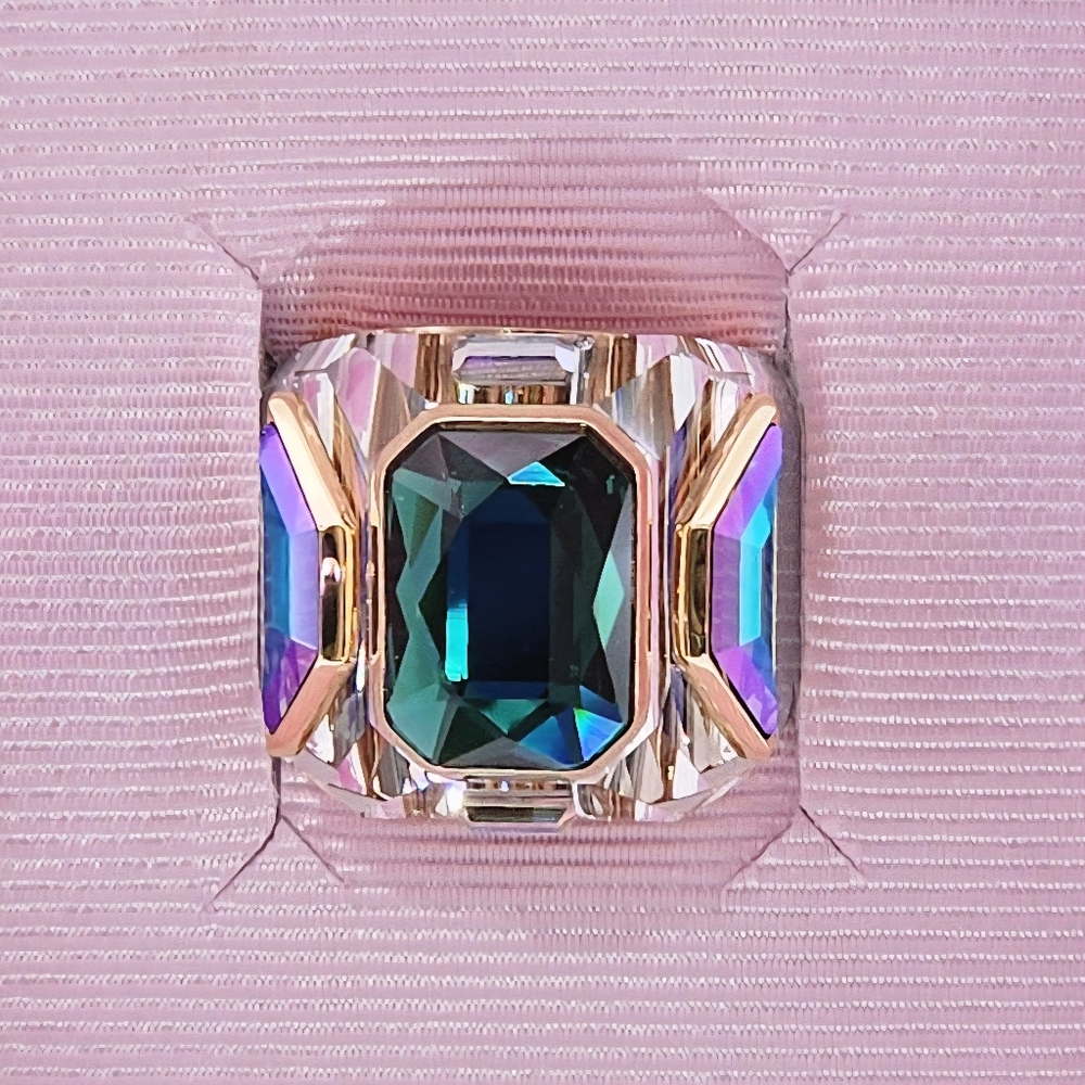 Swarovski Ring Chroma Cocktail Ring Size 5.75 Green Gold Tone Gift Christmas New